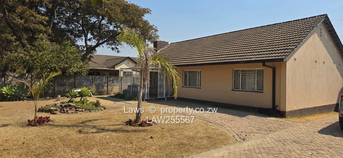 Neat Starter Home in Ashdown Park