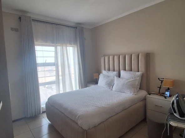 2 Bedroom Flat & Apartment