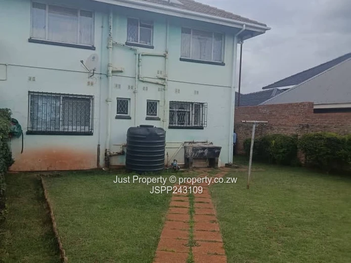 3-Bed Eastlea Flat with Borehole & Balcony Views