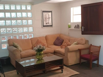 2 Bedroom Flat & Apartment