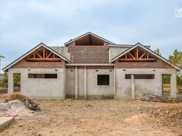 5 Bedroom House