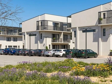 2 Bedroom Flat & Apartment
