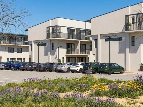 2 Bedroom Flat & Apartment