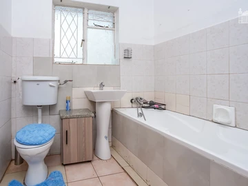 2 Bedroom Flat & Apartment