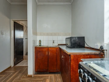 6 Bedroom House