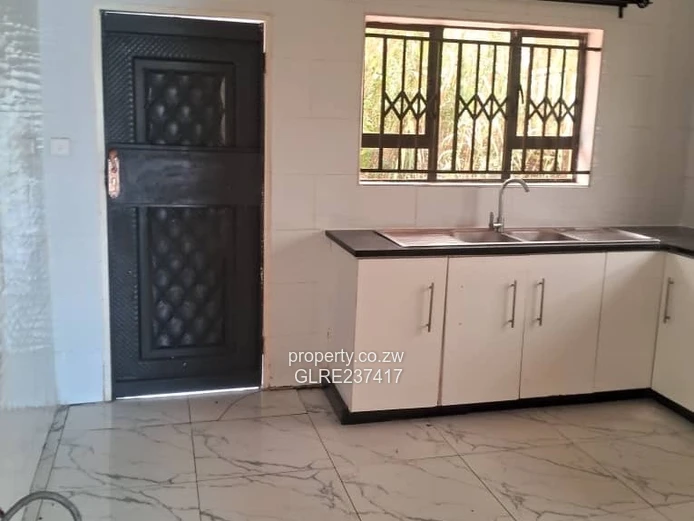 Offices / Commercial Property close 2nd street and Harare Drive