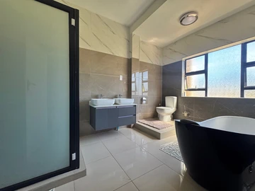 6 Bedroom House