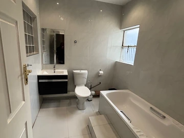 6 Bedroom House