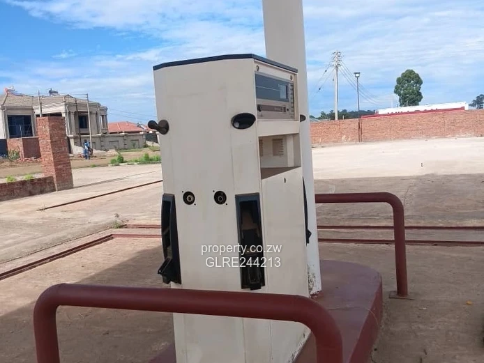 Westgate Service Station — 3,404m² with 900m² Building & Paved Forecourt