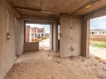 4 Bedroom Flat & Apartment