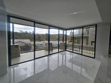 6 Bedroom Flat & Apartment