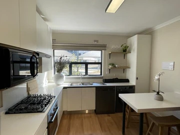 2 Bedroom Flat & Apartment