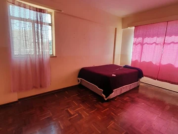 2 Bedroom Flat & Apartment