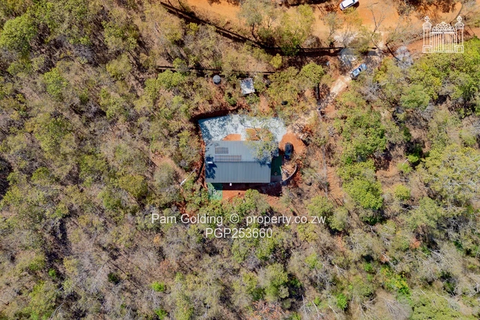 Beautiful Four- Acre Property In Cromlet