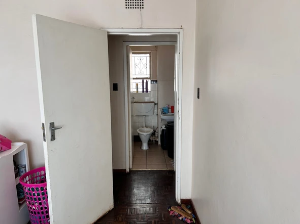 Flat & Apartment