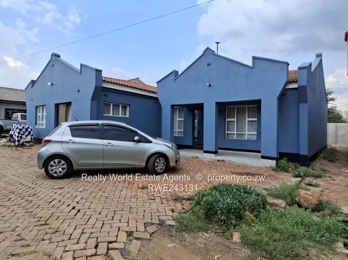 Bluff Hill Pamvura Sunset Mews-Townhouse for Sale (Sole Mandate)