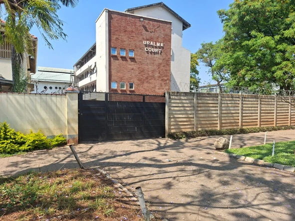 2 Bedroom Flat & Apartment
