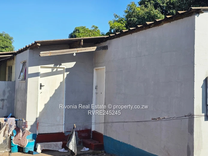 Glen Norah 2BR Home with Borehole and Yard