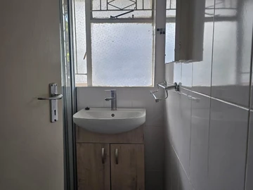 2 Bedroom Flat & Apartment