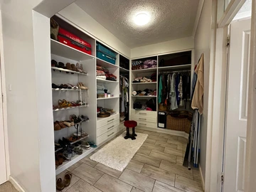 3 Bedroom Flat & Apartment