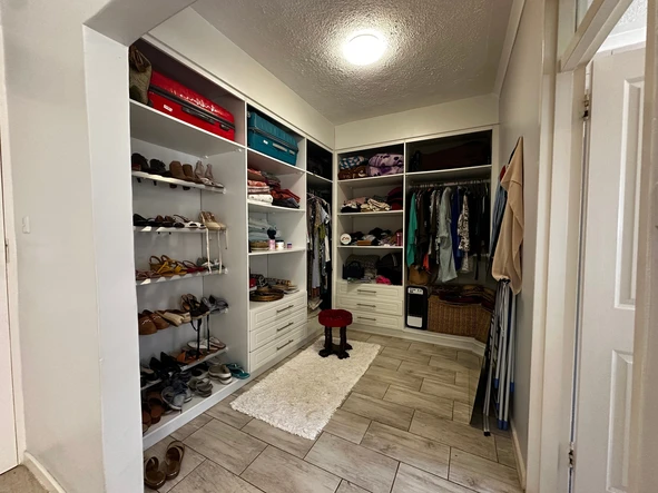 3 Bedroom Flat & Apartment