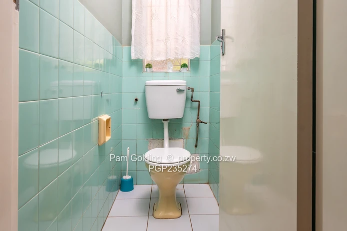 Spacious home walking distance to St Johns College  (Sole Mandate)