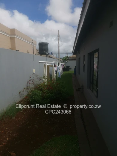 Ashdown Park - Neat and Modern House For Sale