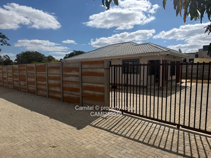 Sunlit 2-Bed Greencroft Cottage — Borehole, Modern Kitchen