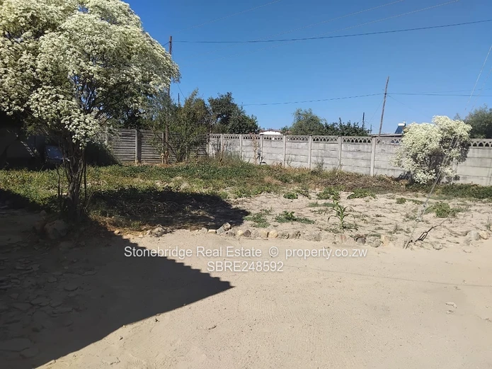 3 Bedroomed House in Lobengula west for sale