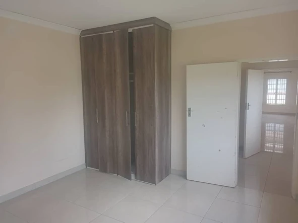 3 Bedroom Flat & Apartment