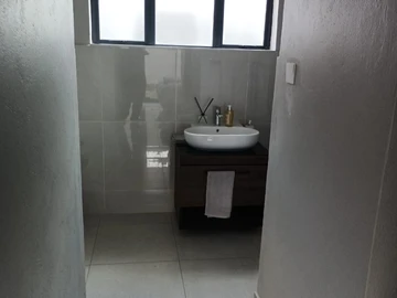 2 Bedroom Flat & Apartment