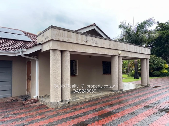 Prime Property with Harare Drive road frontage !!!