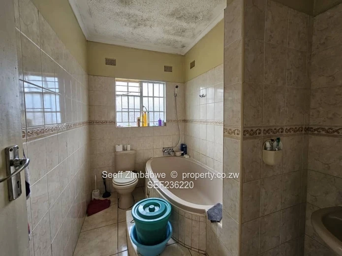 PRIME RENTAL OPPORTUNITY: Modern 3-Bedroom Home with Self-Sufficiency in Madokero Estate