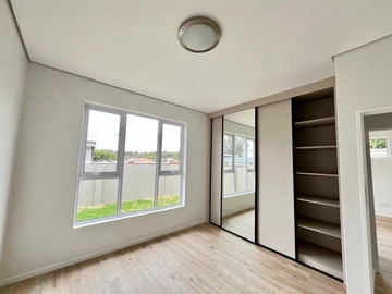 3 Bedroom Flat & Apartment