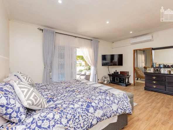 6 Bedroom House