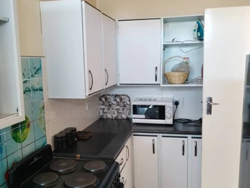2 Bedroom Flat & Apartment