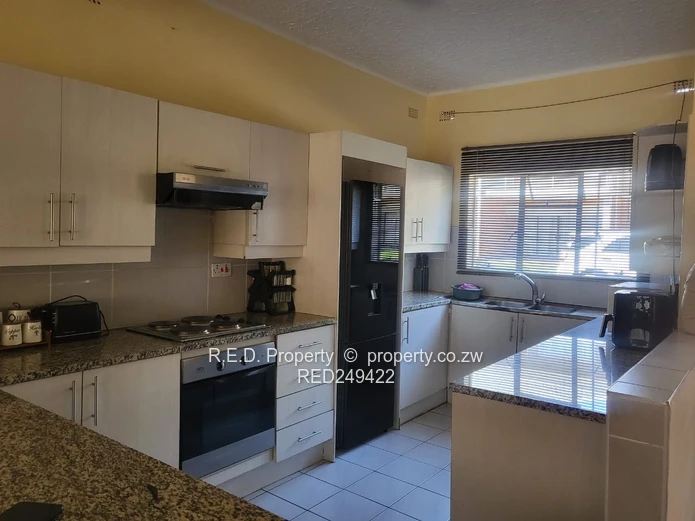 2 Bedroom Townhouse To Let In Hillside!