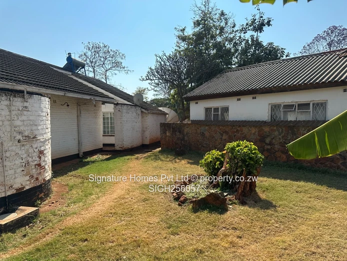 5 Bedroomed House For Sale - Good Location (Sole Mandate)