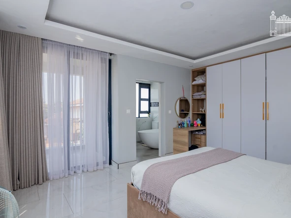 6 Bedroom House