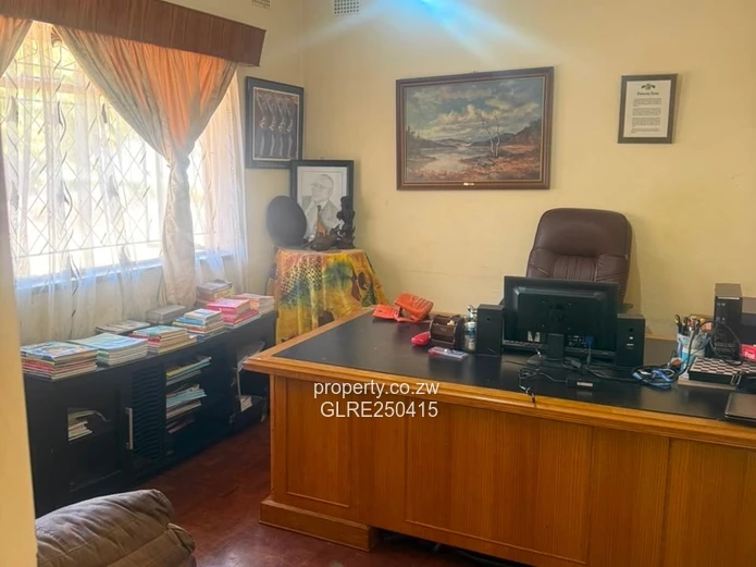 Vainona 4-Bed Family Home on 4789m² with Borehole & Solar