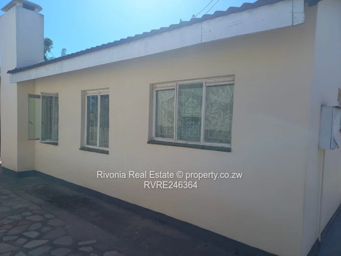 Msasa Park 3-Bed: Fireplace, Bathtub & 420 m²