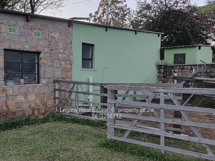 Burnside 4-Bed Oasis: Pool, Borehole & 4047m2 Garden