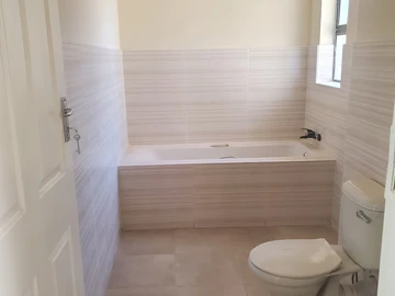 2 Bedroom Flat & Apartment