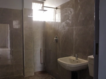 2 Bedroom Flat & Apartment