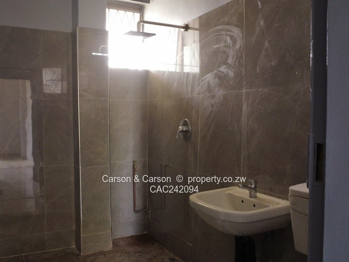 2-Bed Flat in Eastlea: Quiet Courtyard & Borehole (Sole Mandate)