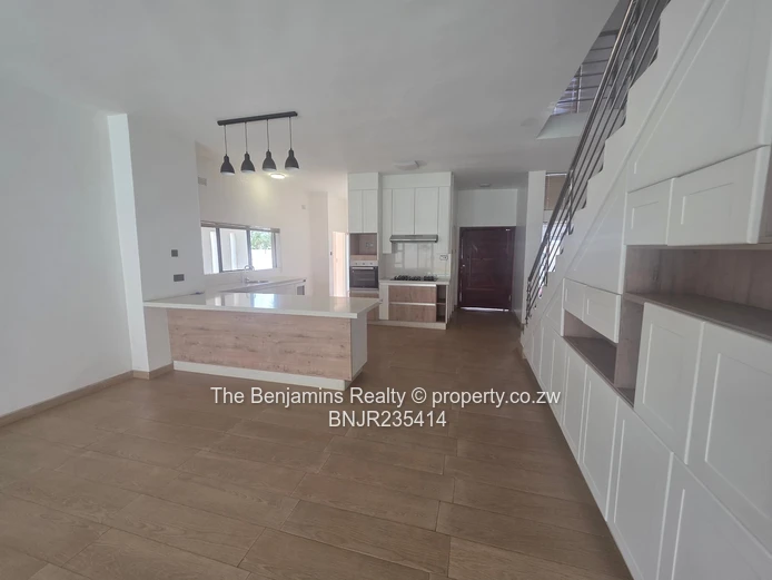 Four Bedroom Townhoiuse In Avondale