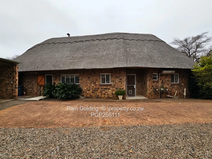 Charming 4 Bedroom Thatched Home