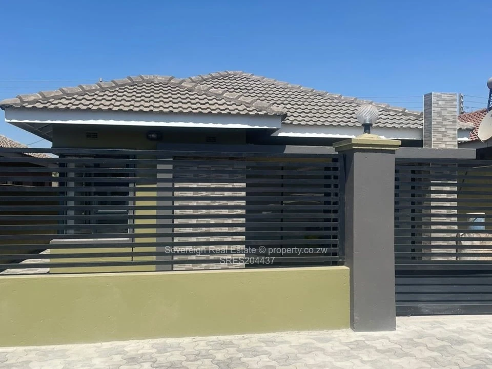 3 Bed Houses for Sale in Aspindale Park SRES204437
