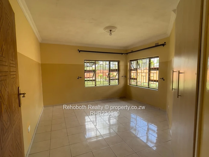 3 Bedroom for Rent in Milton park (Sole Mandate)