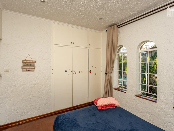 6 Bedroom House